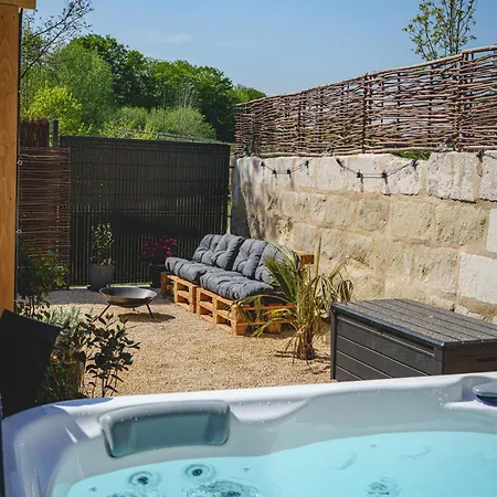 La Maison Dambre-Jacuzzi-Sauna-Clim-4Chambres ソミュール