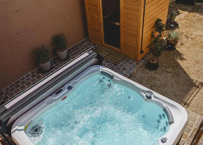 La Maison D'ambre - Jacuzzi - Sauna- Clim Saumur